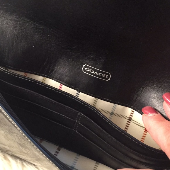 Coach wristlet - Picture 6 of 8